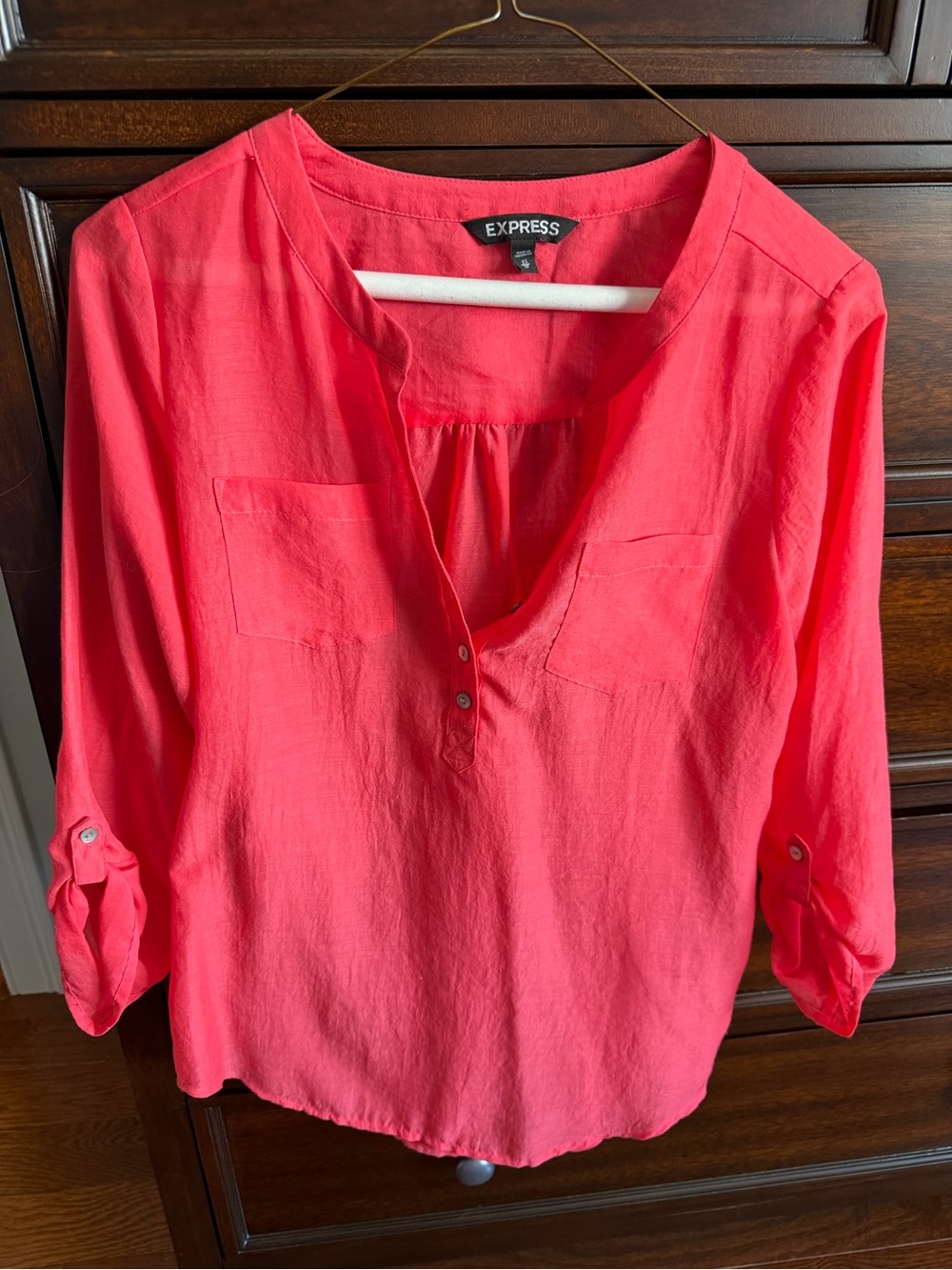 Express Women’s Lightweight Coral Pink Split-Neck Tunic. Size XS. 100% Polyester